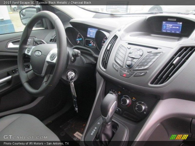 Tuxedo Black Metallic / Charcoal Black 2015 Ford Escape SE