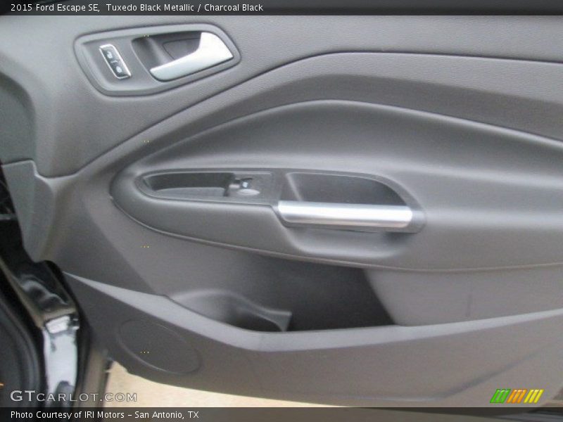 Tuxedo Black Metallic / Charcoal Black 2015 Ford Escape SE