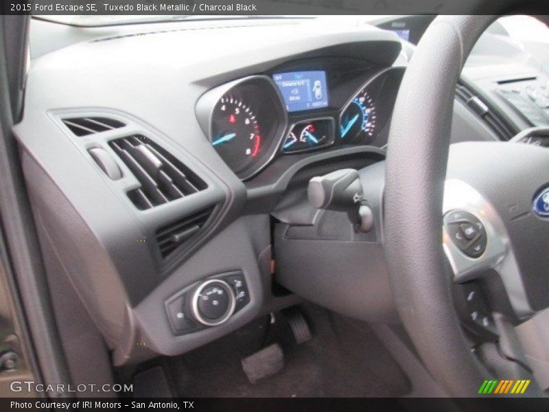 Tuxedo Black Metallic / Charcoal Black 2015 Ford Escape SE