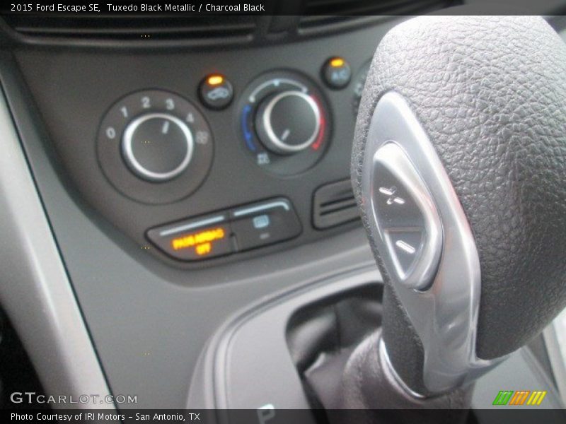 Tuxedo Black Metallic / Charcoal Black 2015 Ford Escape SE