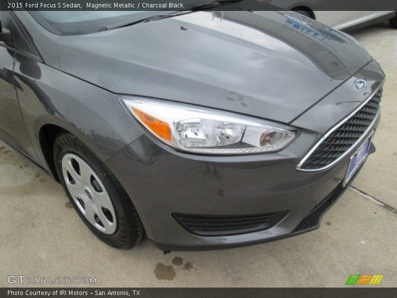 Magnetic Metallic / Charcoal Black 2015 Ford Focus S Sedan