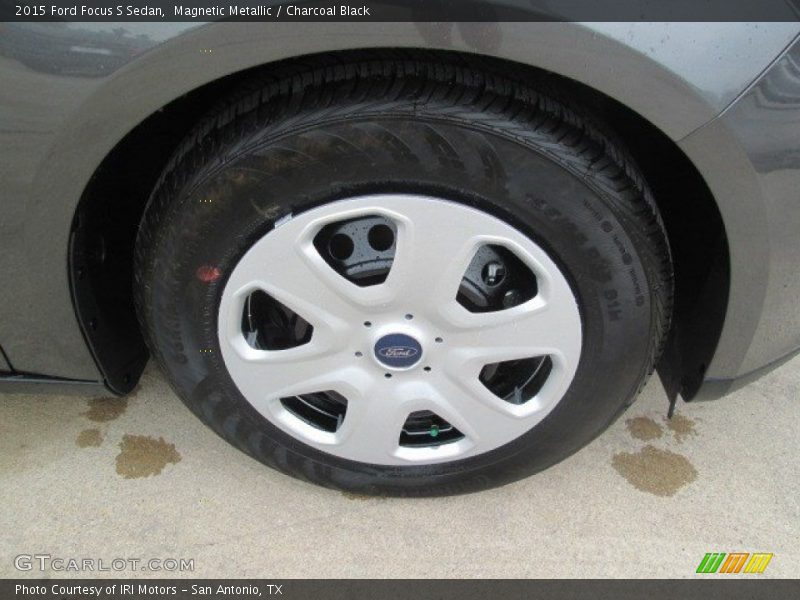 Magnetic Metallic / Charcoal Black 2015 Ford Focus S Sedan