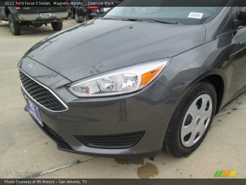 Magnetic Metallic / Charcoal Black 2015 Ford Focus S Sedan