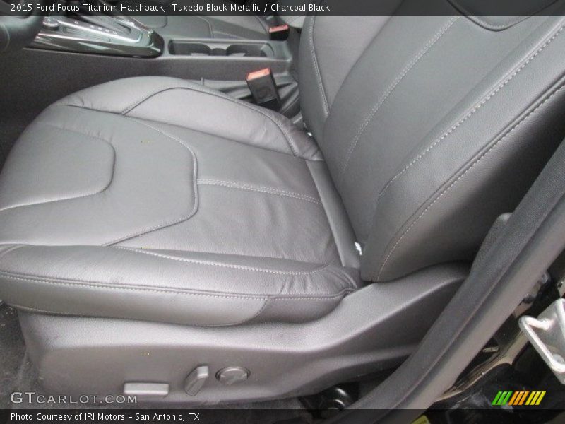 Tuxedo Black Metallic / Charcoal Black 2015 Ford Focus Titanium Hatchback