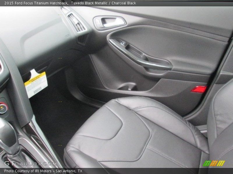 Tuxedo Black Metallic / Charcoal Black 2015 Ford Focus Titanium Hatchback