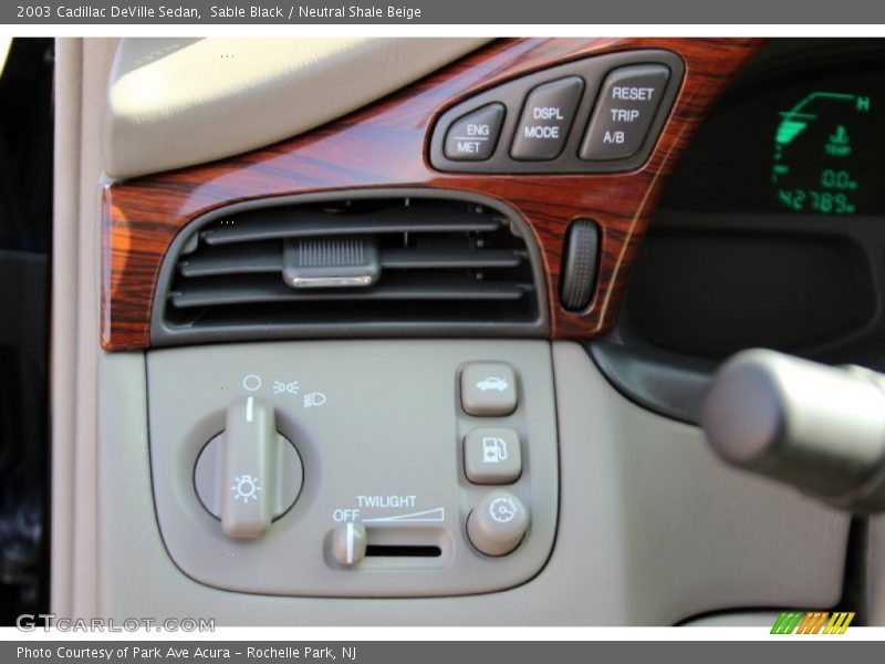Sable Black / Neutral Shale Beige 2003 Cadillac DeVille Sedan