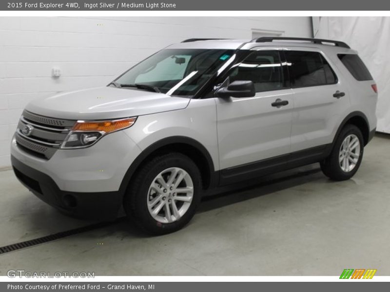 Front 3/4 View of 2015 Explorer 4WD