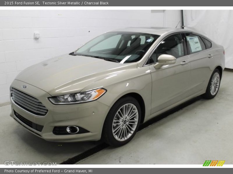 Tectonic Silver Metallic / Charcoal Black 2015 Ford Fusion SE