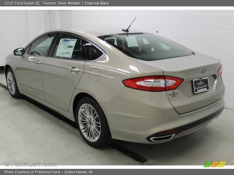 Tectonic Silver Metallic / Charcoal Black 2015 Ford Fusion SE
