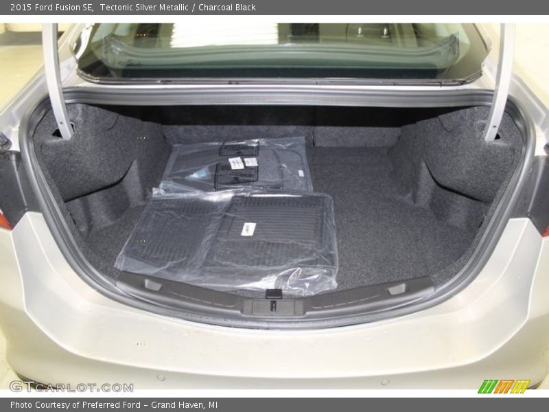 Tectonic Silver Metallic / Charcoal Black 2015 Ford Fusion SE