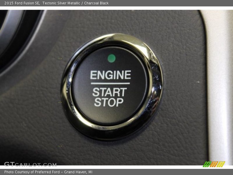 Tectonic Silver Metallic / Charcoal Black 2015 Ford Fusion SE