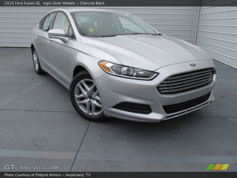 Ingot Silver Metallic / Charcoal Black 2016 Ford Fusion SE