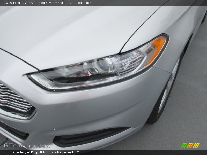 Ingot Silver Metallic / Charcoal Black 2016 Ford Fusion SE