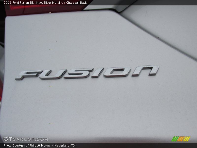Ingot Silver Metallic / Charcoal Black 2016 Ford Fusion SE