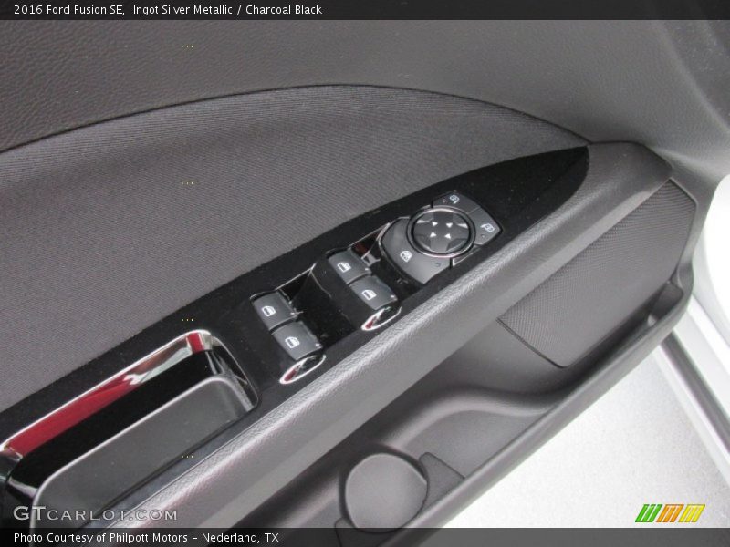Ingot Silver Metallic / Charcoal Black 2016 Ford Fusion SE