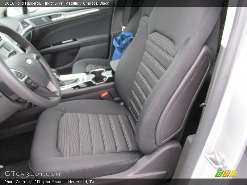 Ingot Silver Metallic / Charcoal Black 2016 Ford Fusion SE