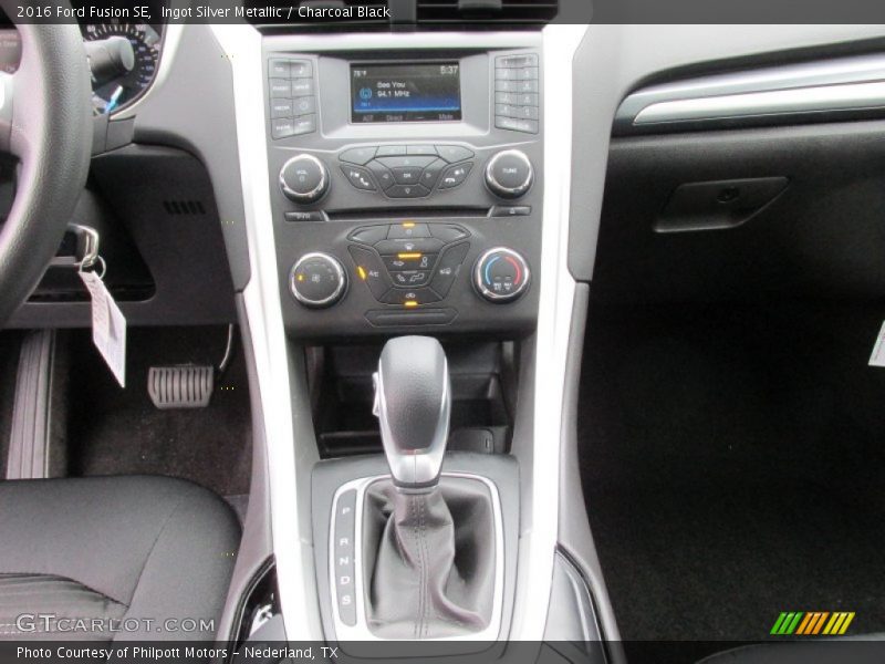 Ingot Silver Metallic / Charcoal Black 2016 Ford Fusion SE