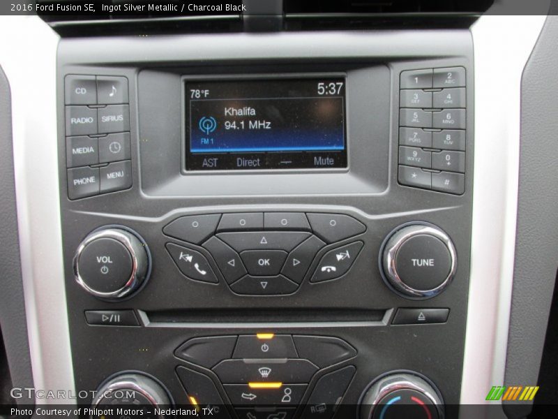 Ingot Silver Metallic / Charcoal Black 2016 Ford Fusion SE