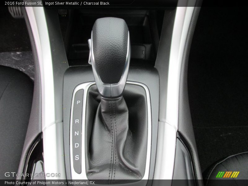 Ingot Silver Metallic / Charcoal Black 2016 Ford Fusion SE
