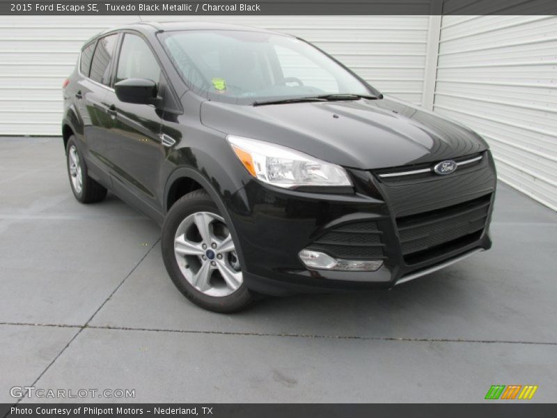 Tuxedo Black Metallic / Charcoal Black 2015 Ford Escape SE