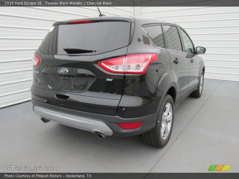 Tuxedo Black Metallic / Charcoal Black 2015 Ford Escape SE