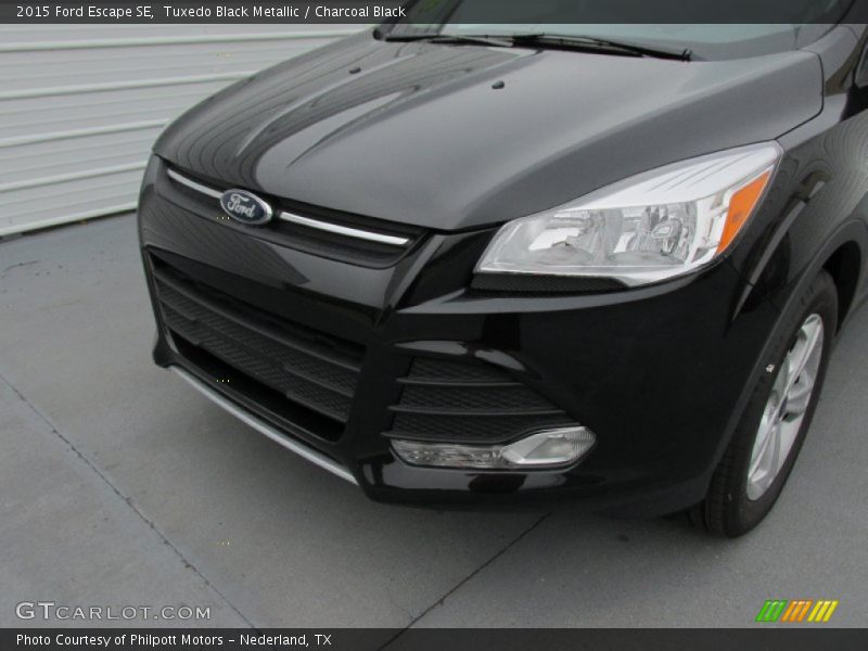 Tuxedo Black Metallic / Charcoal Black 2015 Ford Escape SE