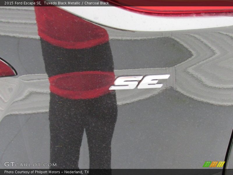 Tuxedo Black Metallic / Charcoal Black 2015 Ford Escape SE