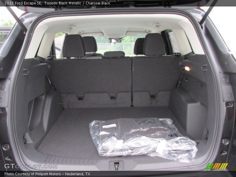 Tuxedo Black Metallic / Charcoal Black 2015 Ford Escape SE