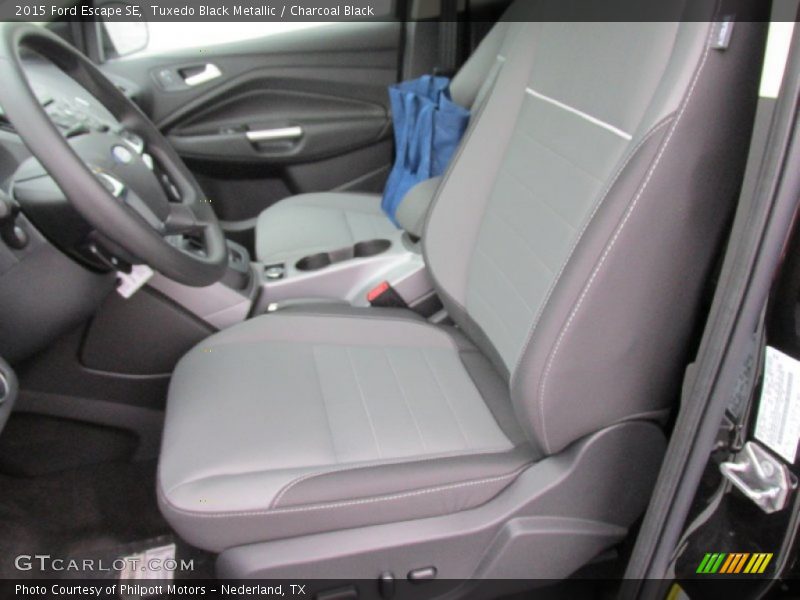 Tuxedo Black Metallic / Charcoal Black 2015 Ford Escape SE