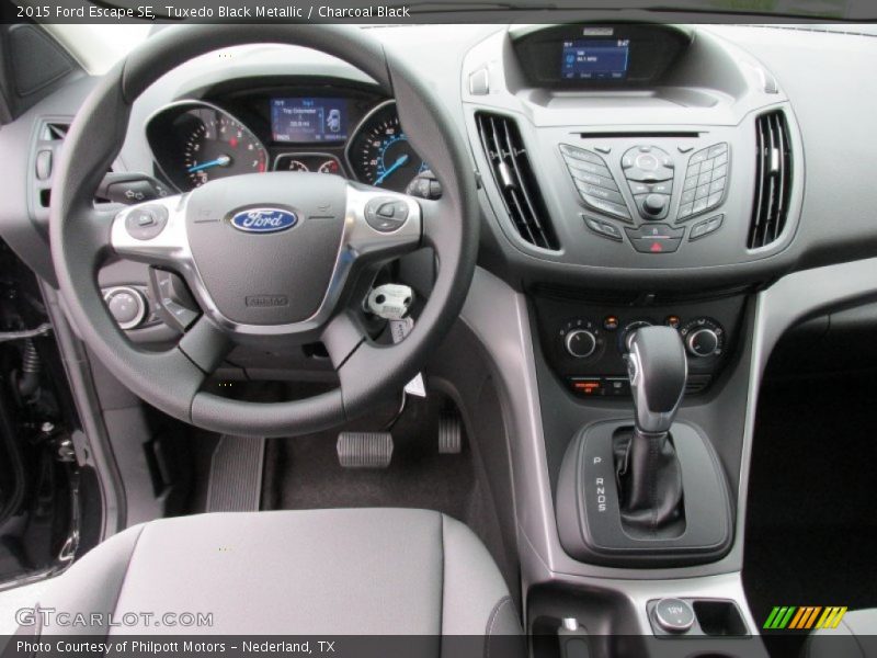 Tuxedo Black Metallic / Charcoal Black 2015 Ford Escape SE