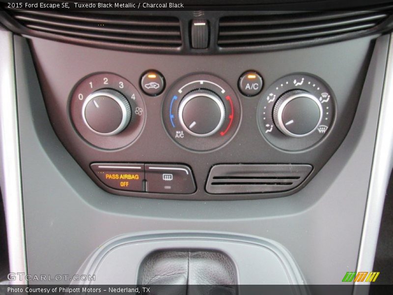 Tuxedo Black Metallic / Charcoal Black 2015 Ford Escape SE