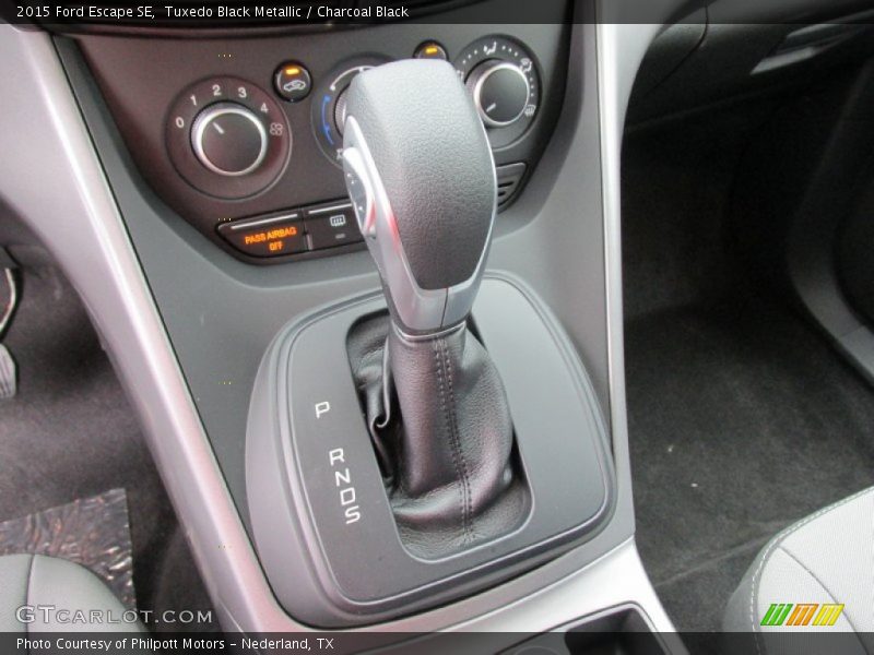 Tuxedo Black Metallic / Charcoal Black 2015 Ford Escape SE
