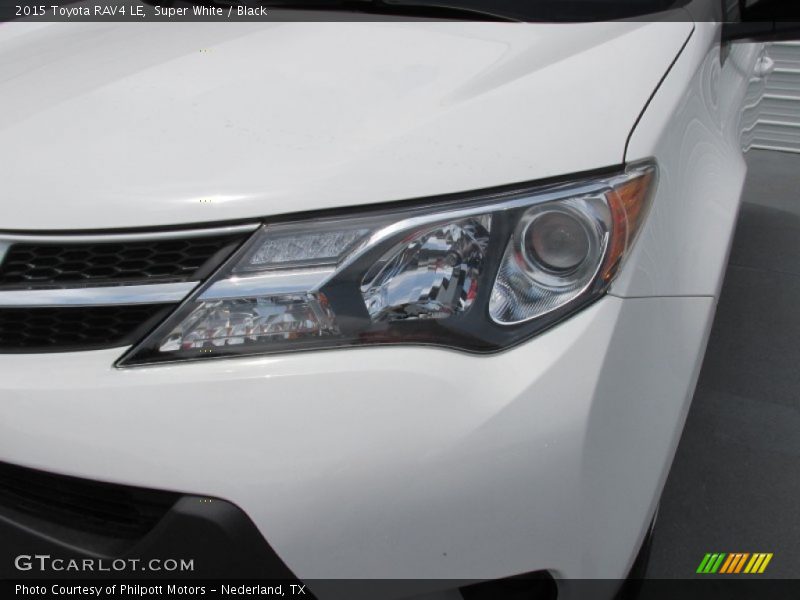 Super White / Black 2015 Toyota RAV4 LE