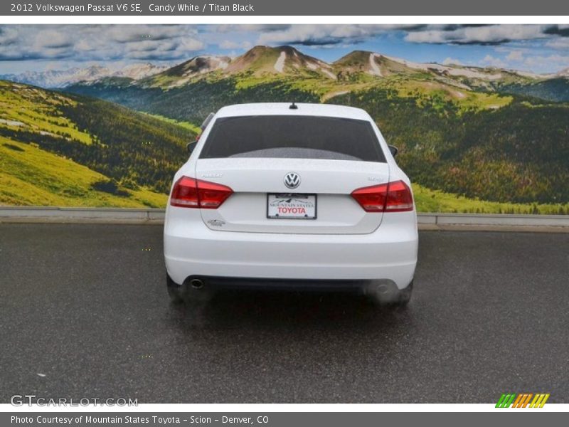 Candy White / Titan Black 2012 Volkswagen Passat V6 SE