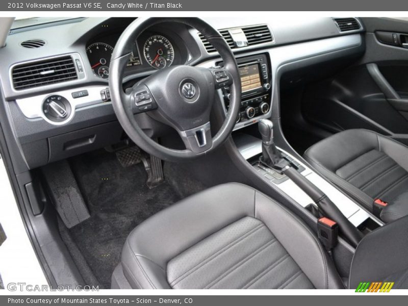 Candy White / Titan Black 2012 Volkswagen Passat V6 SE