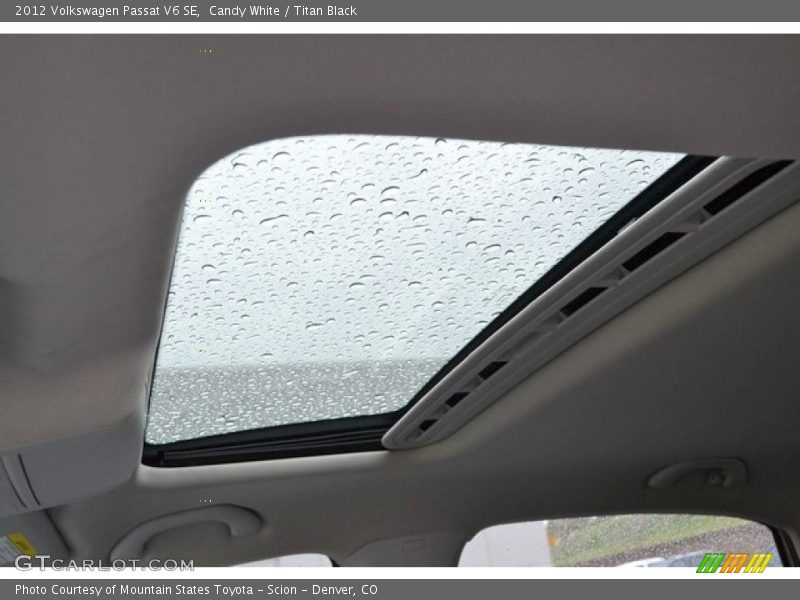 Candy White / Titan Black 2012 Volkswagen Passat V6 SE