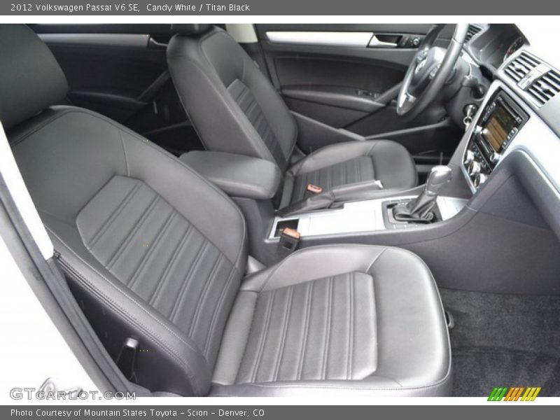 Candy White / Titan Black 2012 Volkswagen Passat V6 SE
