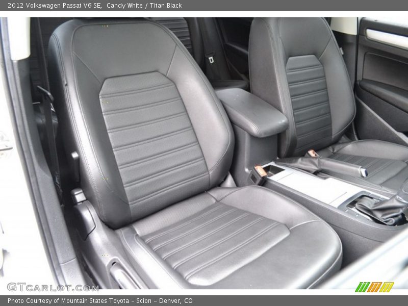 Candy White / Titan Black 2012 Volkswagen Passat V6 SE