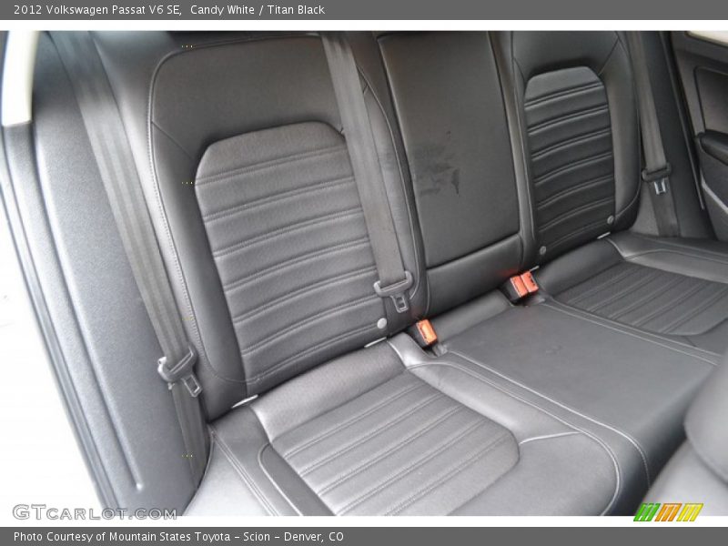 Candy White / Titan Black 2012 Volkswagen Passat V6 SE