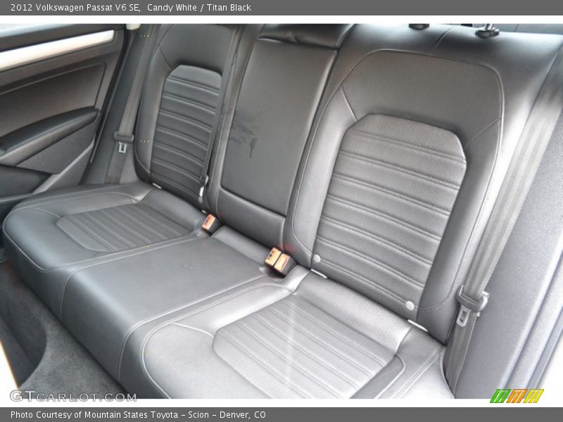Candy White / Titan Black 2012 Volkswagen Passat V6 SE
