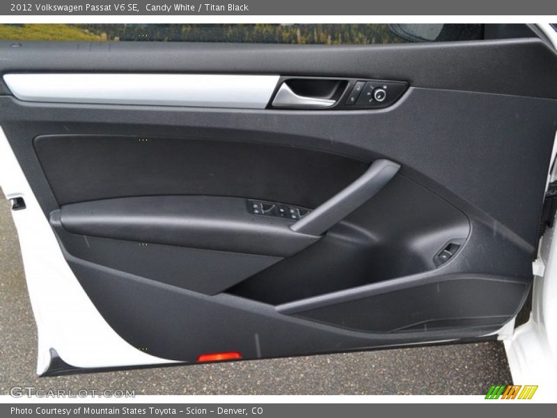 Candy White / Titan Black 2012 Volkswagen Passat V6 SE
