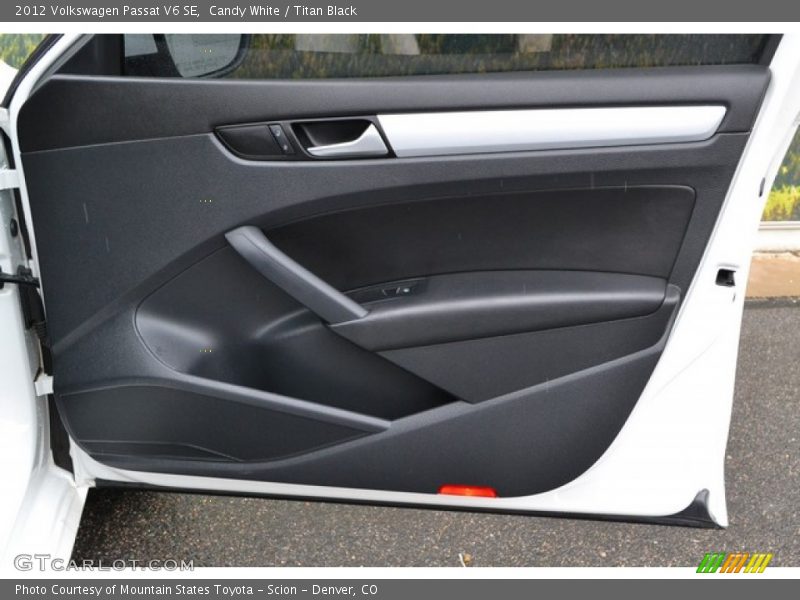 Candy White / Titan Black 2012 Volkswagen Passat V6 SE