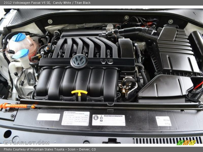 Candy White / Titan Black 2012 Volkswagen Passat V6 SE
