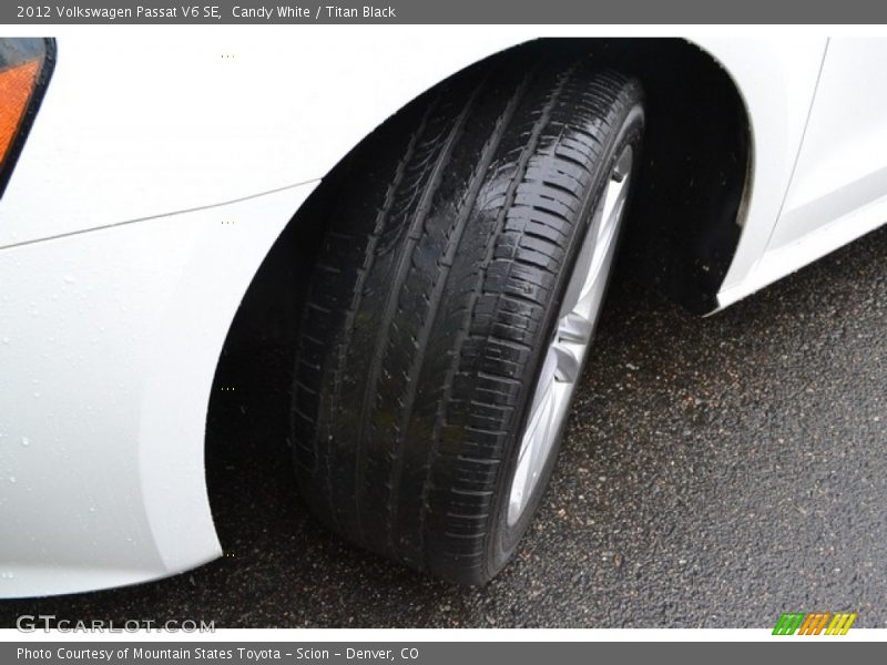 Candy White / Titan Black 2012 Volkswagen Passat V6 SE