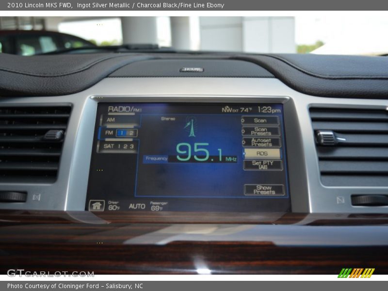 Ingot Silver Metallic / Charcoal Black/Fine Line Ebony 2010 Lincoln MKS FWD