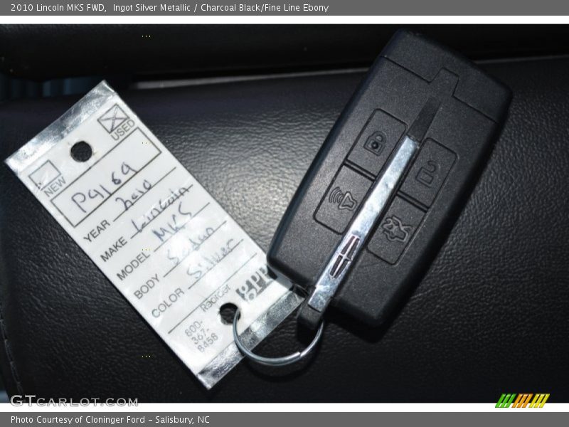 Ingot Silver Metallic / Charcoal Black/Fine Line Ebony 2010 Lincoln MKS FWD
