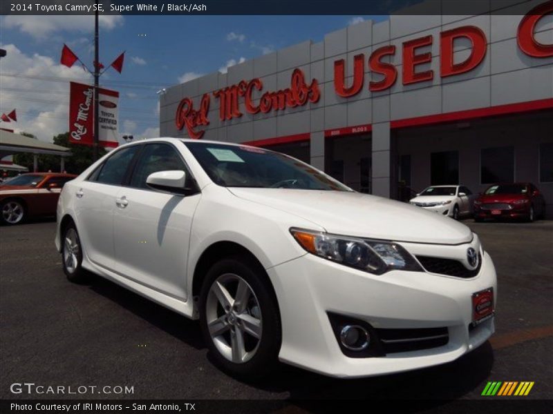 Super White / Black/Ash 2014 Toyota Camry SE