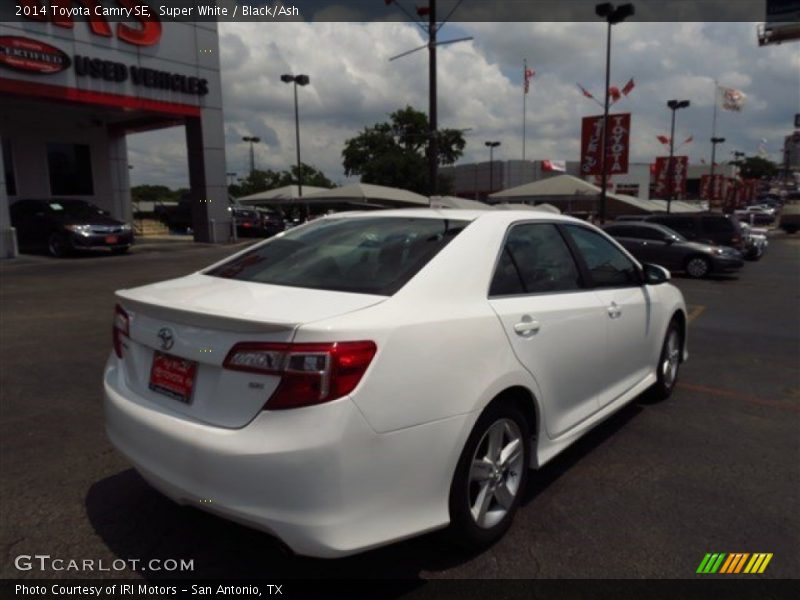 Super White / Black/Ash 2014 Toyota Camry SE