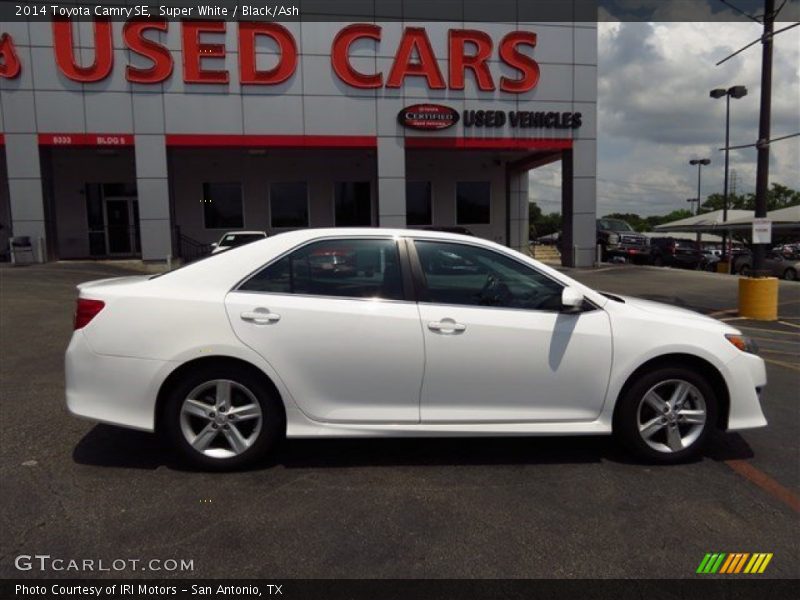 Super White / Black/Ash 2014 Toyota Camry SE