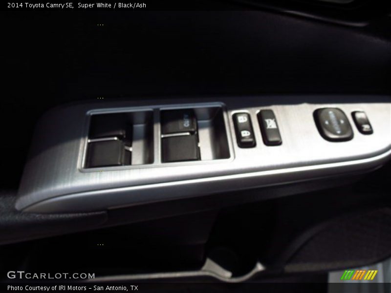 Super White / Black/Ash 2014 Toyota Camry SE